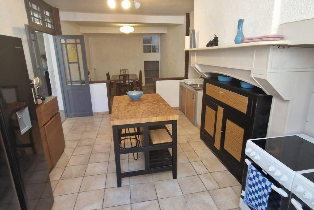 Chambre Dans Maison De Ville - 2 Personnes Oloron-Sainte-Marie Esterno foto
