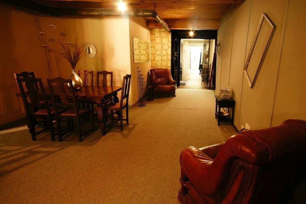 Chambre Dans Maison De Ville - 2 Personnes Oloron-Sainte-Marie Esterno foto
