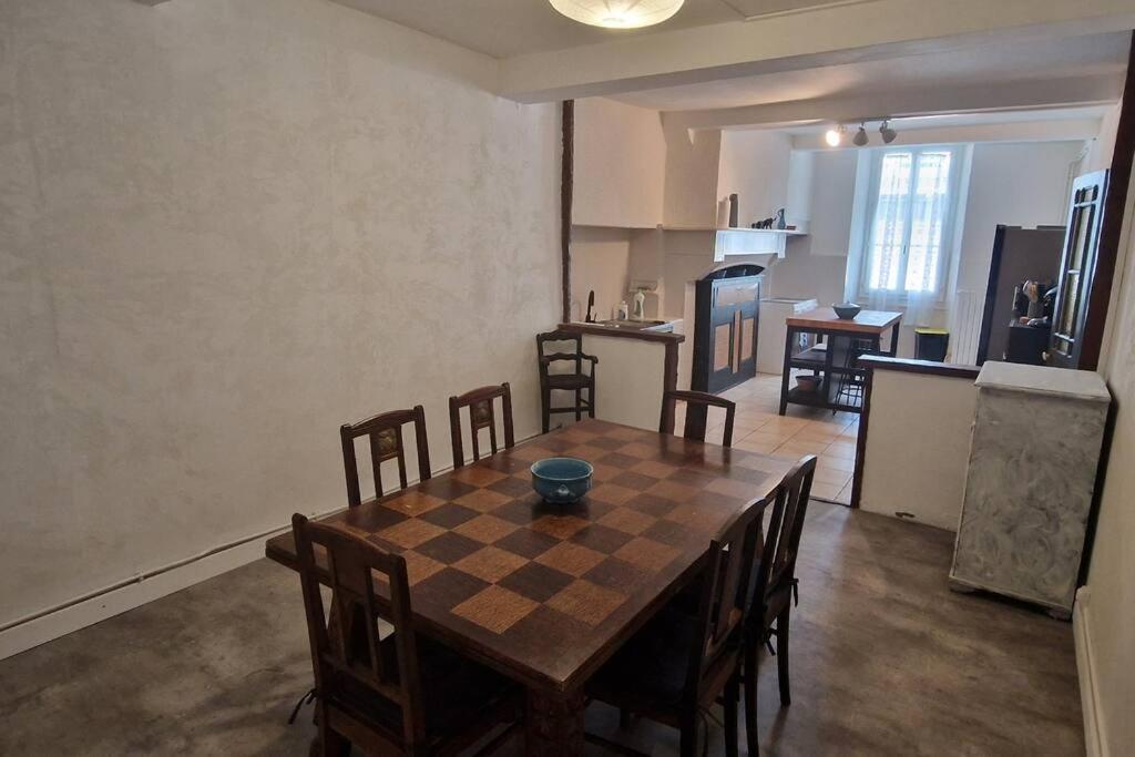 Chambre Dans Maison De Ville - 2 Personnes Oloron-Sainte-Marie Esterno foto